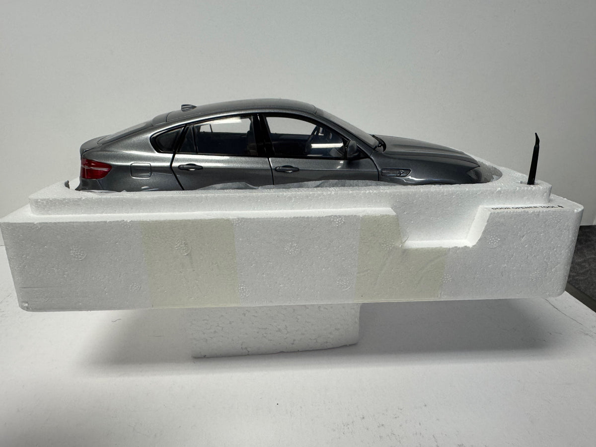Kyosho 1:18 Space Grey BMW X6 M