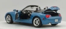 Load image into Gallery viewer, Welly 1:18 Blue BMW Z4 3.0i