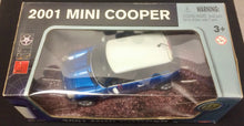 Load image into Gallery viewer, MotorMax 1:18 2001 Mini Cooper