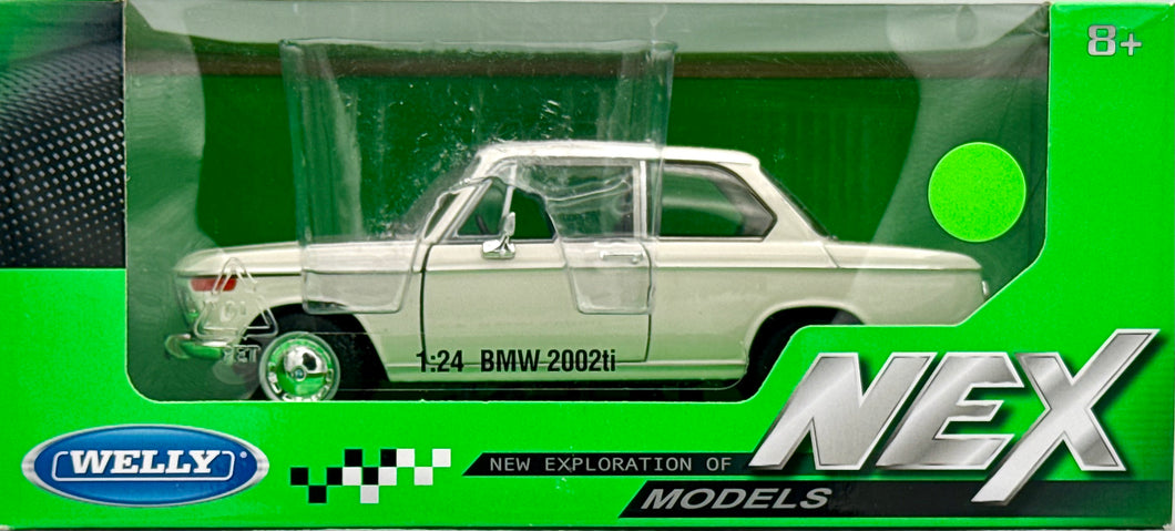 Welly 1:24 White 2002 BMW Ti