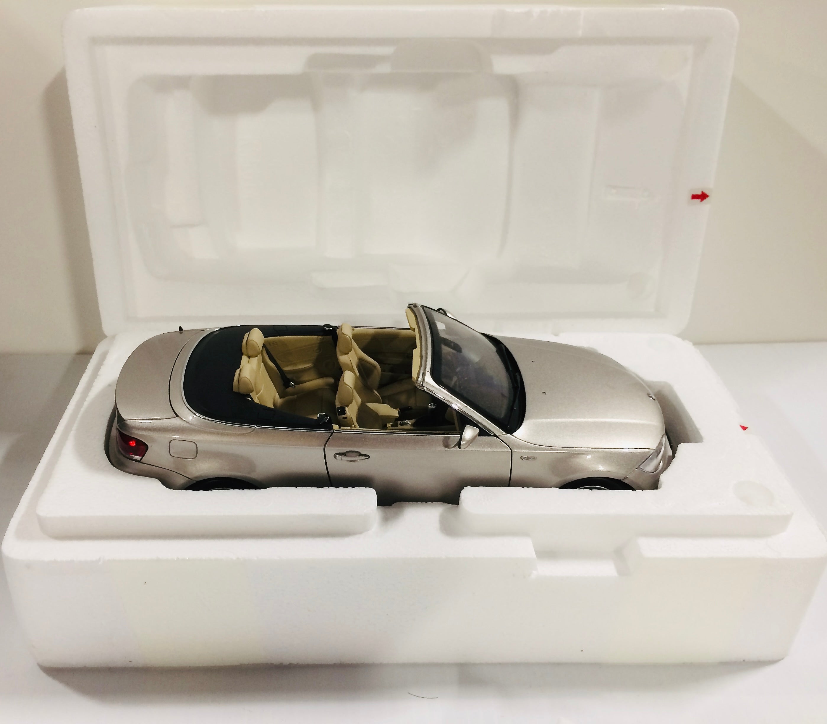 BMW 1シリーズ ミニチュアコレクターモデル Kyosho 1:64 Silver BMW E85 2003 Z4 Model Car – BMW CCA