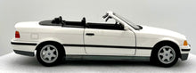 Load image into Gallery viewer, Maisto 1:18 1993 BMW 325i Convertible (E36)