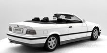 Load image into Gallery viewer, Maisto 1:18 1993 BMW 325i Convertible (E36)