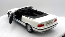 Load image into Gallery viewer, Maisto 1:18 1993 BMW 325i Convertible (E36)