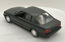 Load image into Gallery viewer, Schabak 1:24 BMW E34 535i, Green