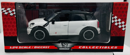 Showcasts 1:24 White Mini Cooper Countryman S