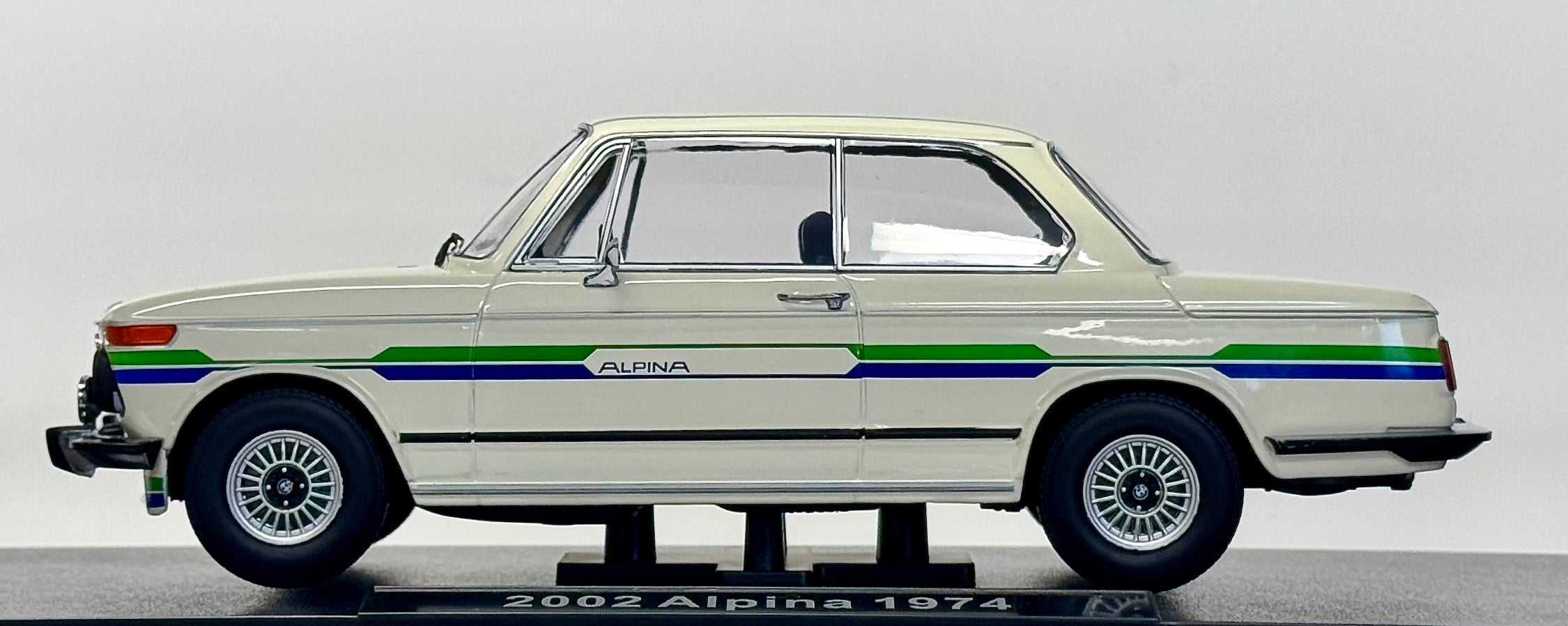 BMW 2002 Gifts, Books, and Collectibles – BMW CCA Foundation