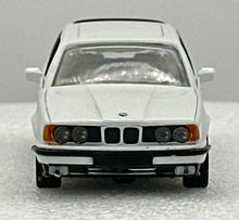 Load image into Gallery viewer, Gama 1:43 BMW E34 White 5 Series Touring 525i