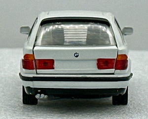 Gama 1:43 BMW E34 White 5 Series Touring 525i