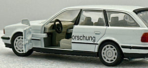 Gama 1:43 BMW E34 White 5 Series Touring 525i