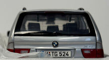 Load image into Gallery viewer, Kyosho 1:18  Grey  BMW  X5 4.4i