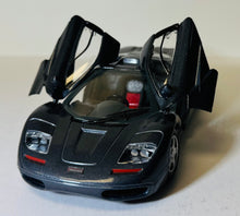 Load image into Gallery viewer, Maisto 1:24 Dark Grey McLaren F1