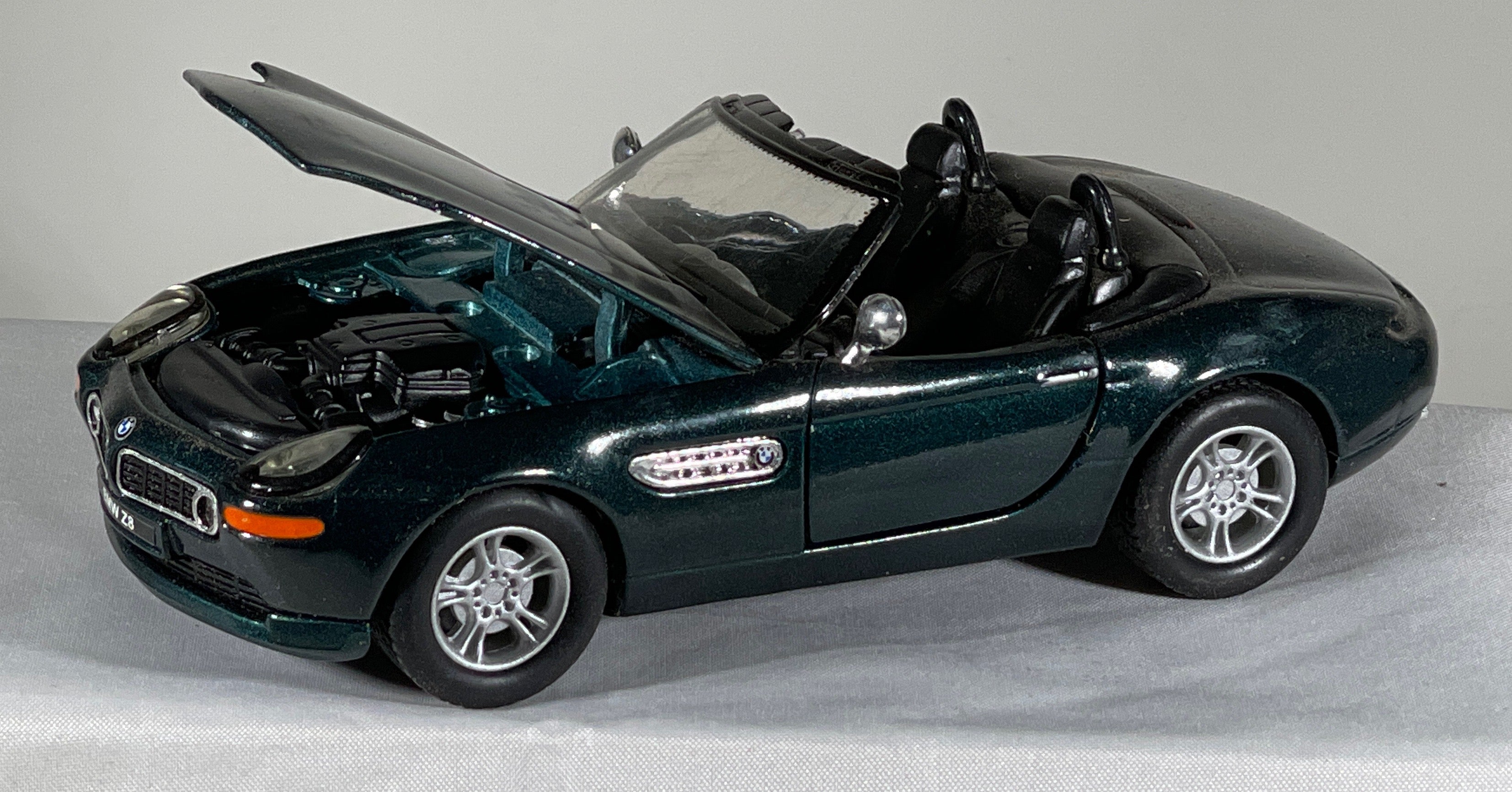 Superior 1:32 BMW 1999 Z8 – BMW CCA Foundation