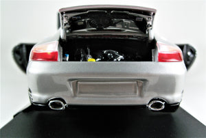 1:18 Silver Porsche 911 Carrera 4S
